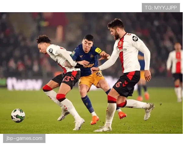 哈兰德持续展现超级前锋风采，助力球队逆转表现稳健